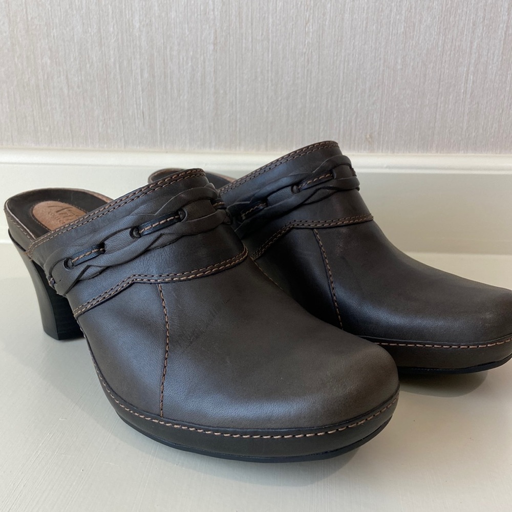 Clarks Artisan Collection Brown Leather clogs